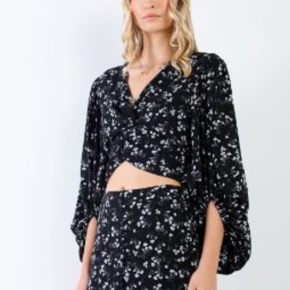 #169 Black & White Floral Balloon Midi Sleeve Top - Picture 3 of 4